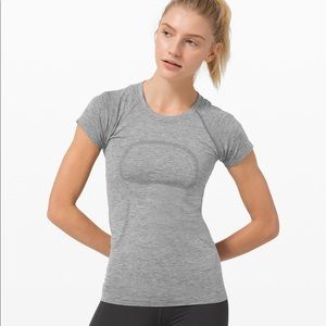 NWOT size 6 lulu swiftly tech short sleeve shirt